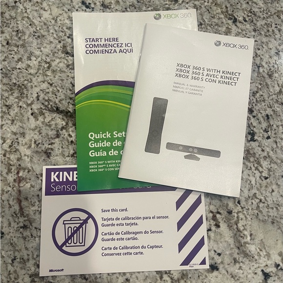 Xbox 360 4GB Kinect Bundle. Xbox 360 console, Kinect adapter, 2 wireless remotes - Picture 13 of 14